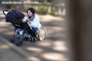 巨乳ママ借金取り立て自宅訪問レ×プ ～夫、息子、ママ友のすぐ傍で…～ 木村玲衣