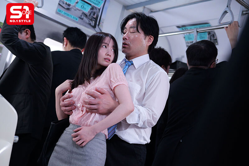 人混みで揉まれた快感が忘れられずノーブラで満員車両に乗り込む痴●サレたいスケベOL 夢乃あいか